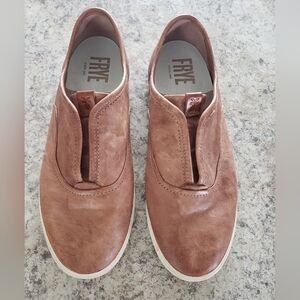 FRYE Tan Slip On shoe Size 8